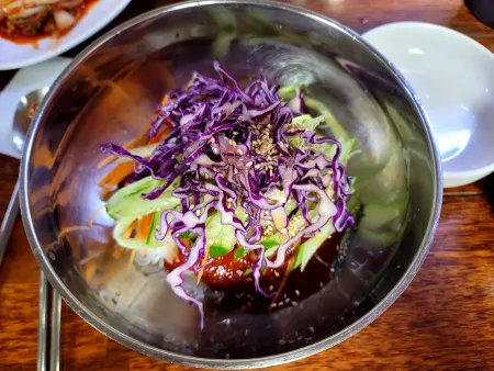 Yanggane Son Kalguksu