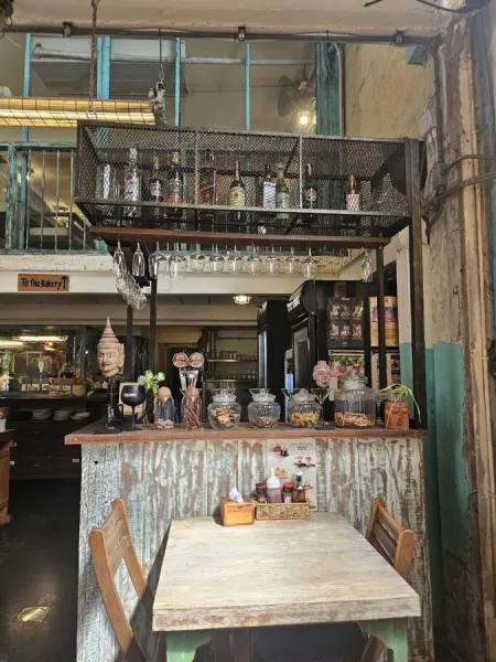 THE BRANCH Sourdough Sandwiches.Coffee.Cake & Juice