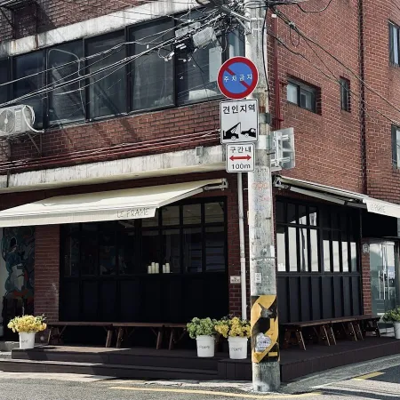 Frame cafe