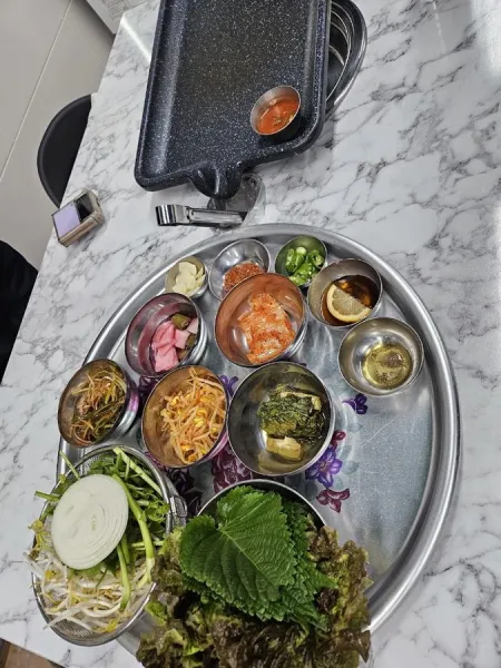 Yeogiga Jeju-inga Songdo-inga