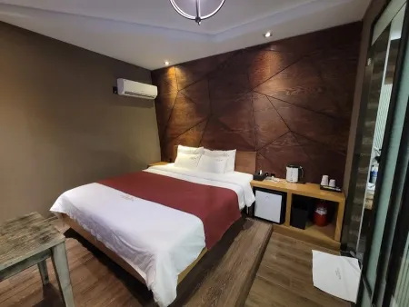 The Club Hotel