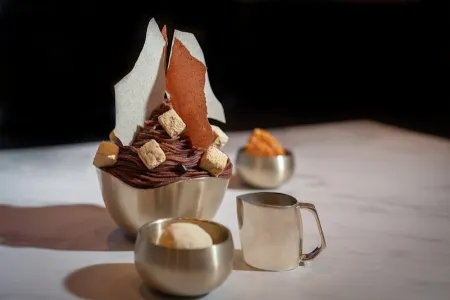 Four Seasons Maru Lounge