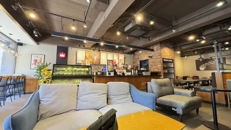 Hollys Coffee