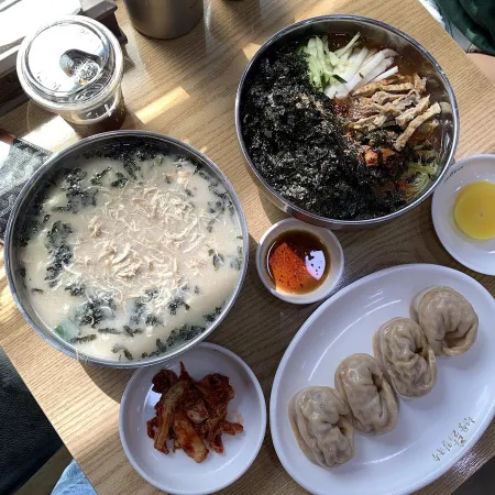 Hyeonpung Chicken Kalguksu - Dongseong-ro Branch