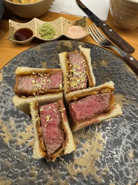 Kobe Beef Wagyu Halal Hamburger Pizza & Steak (Vegan Gluten Free) Ginza Restaurant 银座 神户 和牛 餐厅
