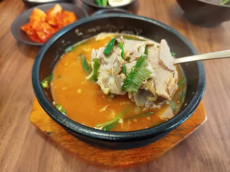 Eomma-ui Dwaejigukbap