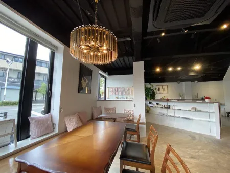Cafe＆Hotel＆Rental Space Mont Kyoto Nijo Kawabata（川端二条 カフェ モン）