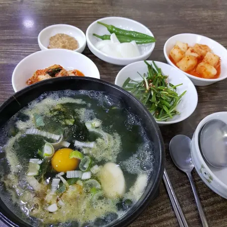 김순희굴국밥 영양솥밥