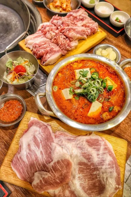 Kal Samgyeopsal