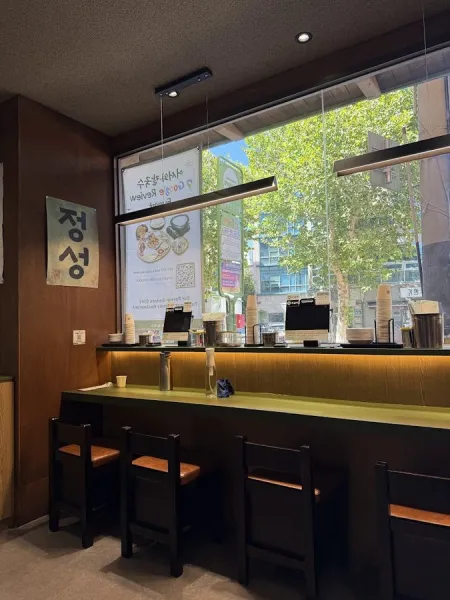 Eoseowa Kalguksu Bossam Seogyo Direct Branch