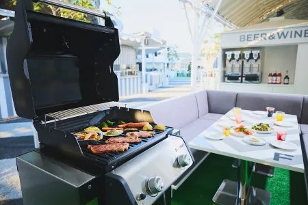 TOWERLAND –ROOFTOP BAR & BBQ–