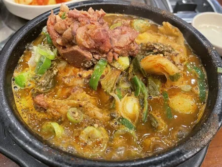 Jeon Junsu Myeongpum Cheonggiwa Gamjatang Ssukgogae Branch