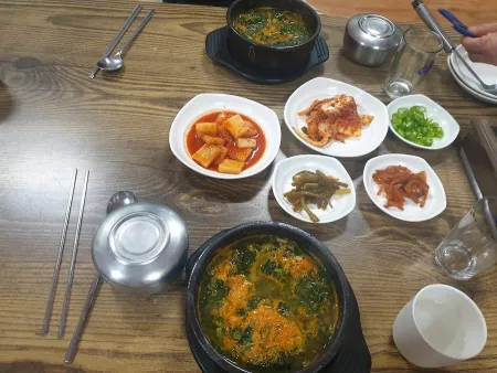 Cheongjeong Olgaengi Haejangguk