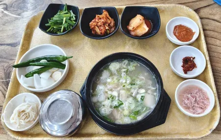 Deokine Dwaeji Gukbap Samgyeopsal