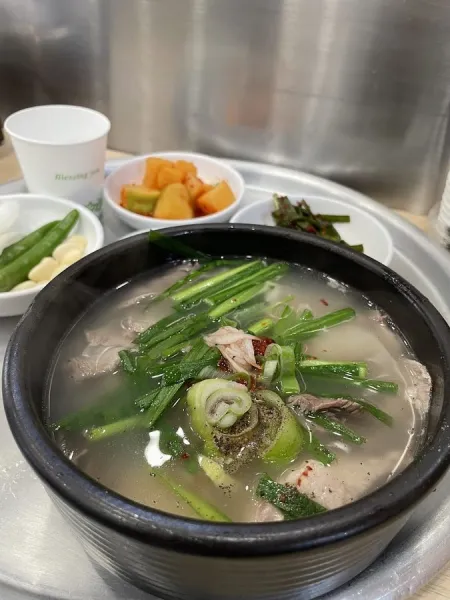 Hyeongje Jeontong Dwaeji Gukbap