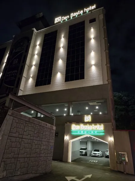 BROWN-DOT HOTEL Signature