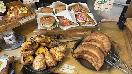 Montbell Shelter Jeonpo Cafe Street Branch
