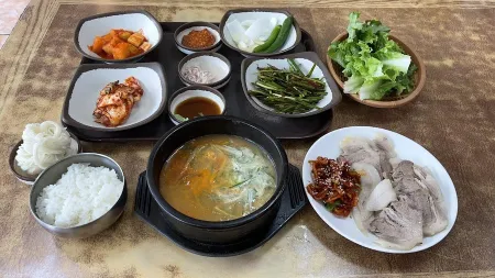 Geosang Suyuk Dwaeji Gukbap