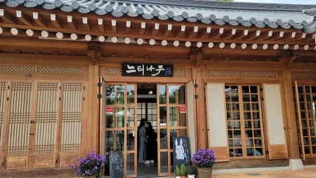 Hanok Cafe Zelkova