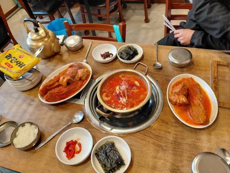 Dongindong Hanokjip Kimchi Jjim