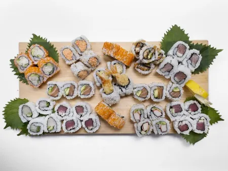 MakiMaki Sushi - 1 NY Plaza