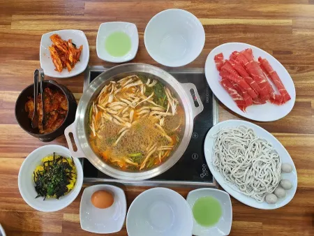 얼큰샤브칼국수 퐁당퐁당
